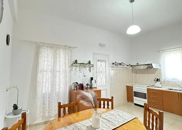 Seaside Escape Apartment *