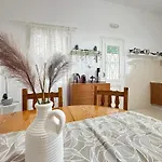 Апартаменты Seaside Escape