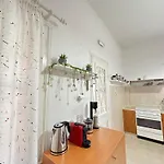 Seaside Escape Апартаменты Сими
